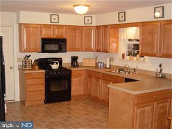 115 Quiet Road Sicklerville, NJ 08081 - Photo 8 of 25 Kitchen