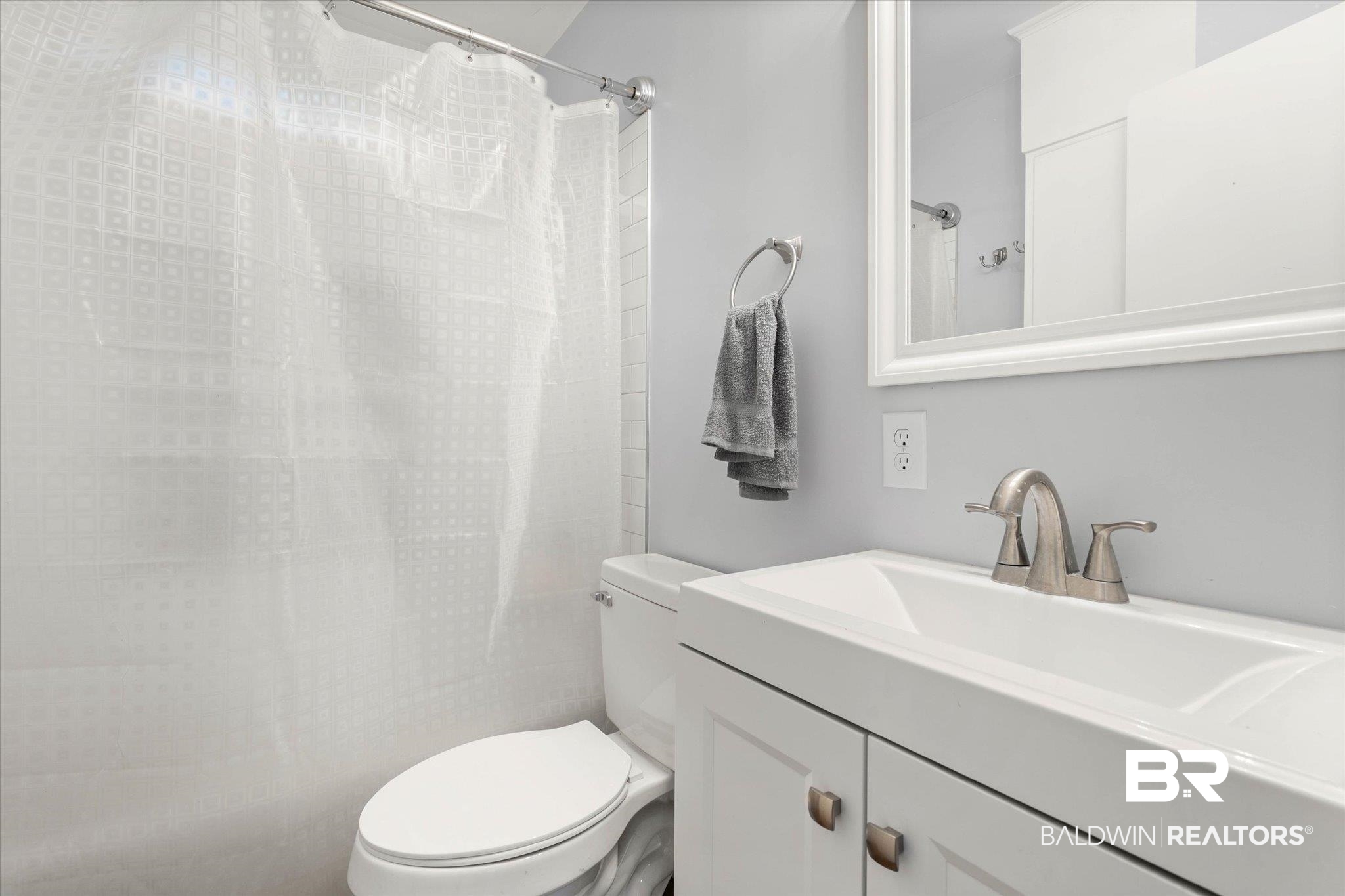 317 Syracuse Street Mobile, AL 36608 - Photo 23 of 27 Upstairs full bath