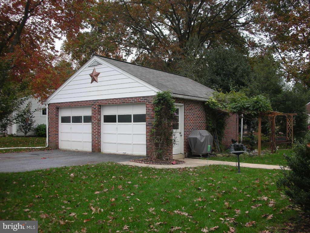 301 Laurel Avenue Lititz, PA 17543 - Photo 4 of 19 Gallery Image 4