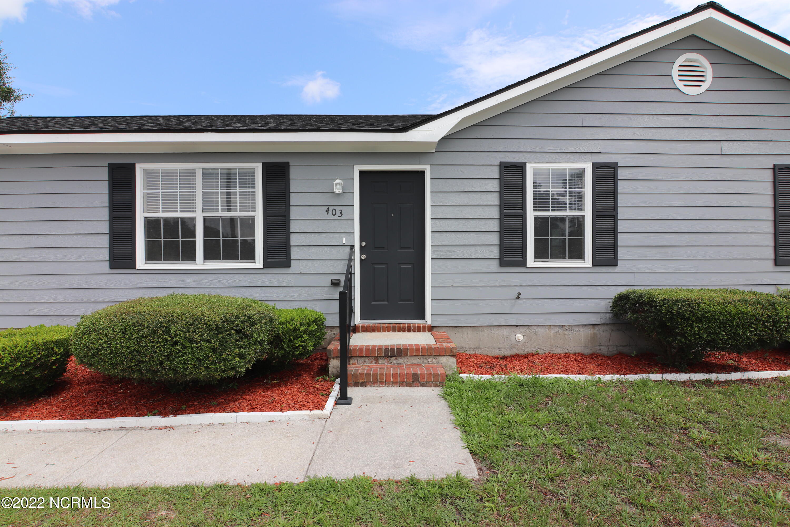 403 Cascade Court Hubert, NC 28539 - Photo 3 of 31 Welcome Home!