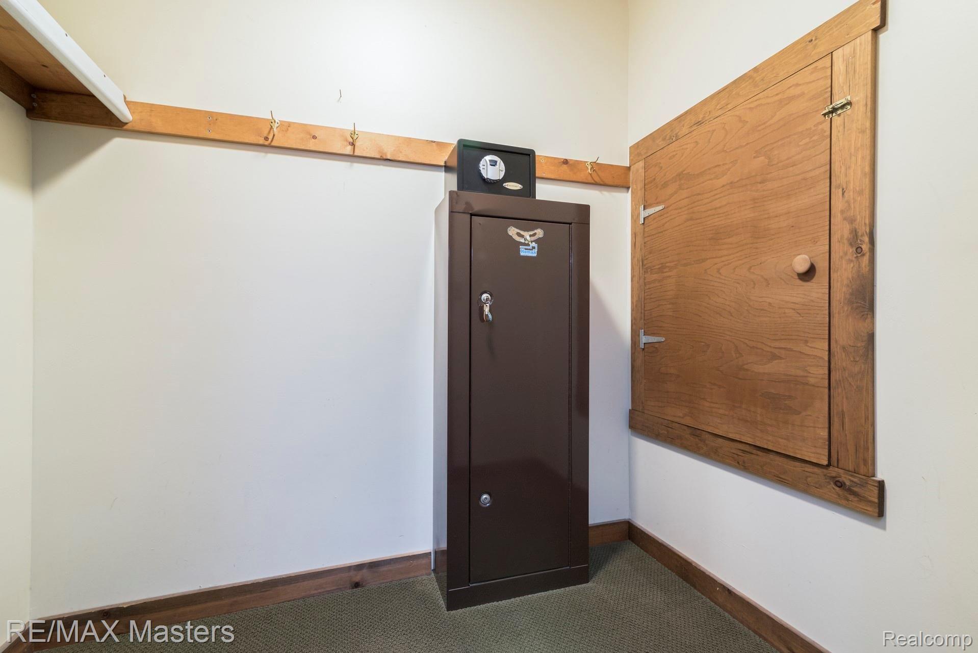 27604 Arsenal Road Flat Rock, MI 48134 - Photo 16 of 35 011-photo--7250671.jpg