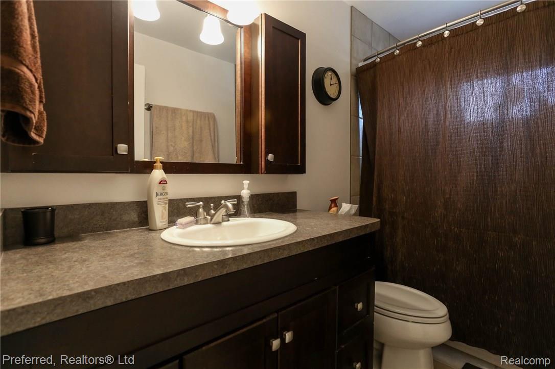 22581 Winfield Road Novi, MI 48375 - Photo 19 of 30 19IMG_2171.jpg