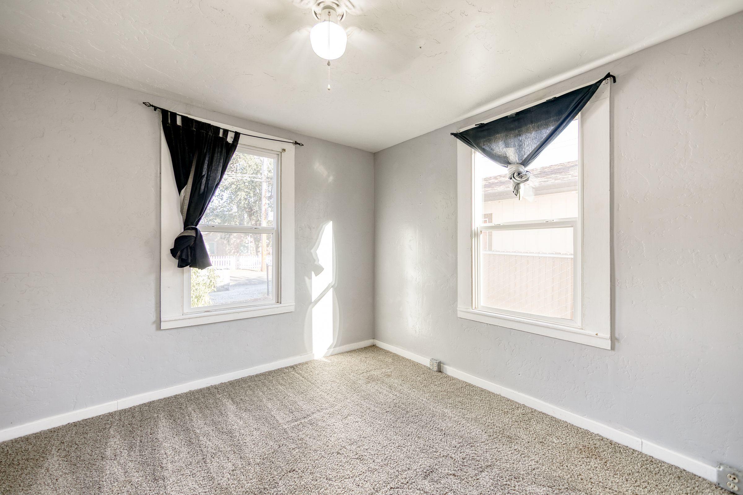 2756 Henderson Road Redding, CA 96002 - Photo 6 of 13 an empty room with windows and closet