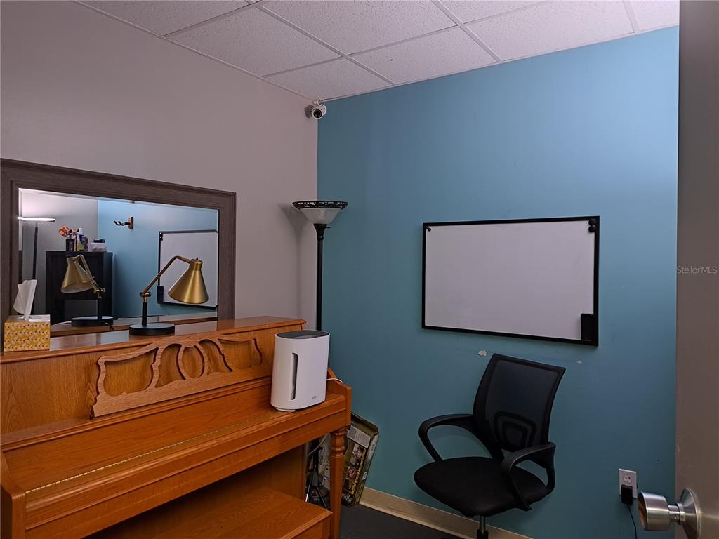 1600 Achieva Way Dunedin, FL 34698 - Photo 37 of 98 a living room with furniture and painting on the wall