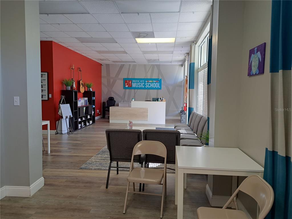 1600 Achieva Way Dunedin, FL 34698 - Photo 43 of 98 a dining room with furniture and window