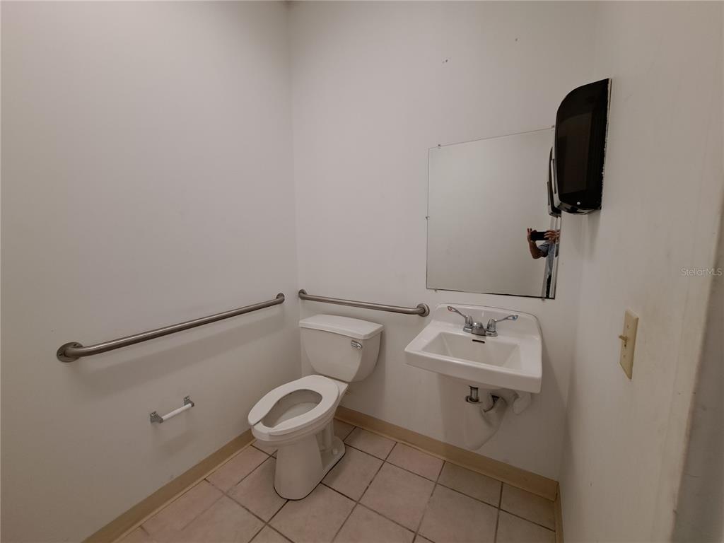 1600 Achieva Way Dunedin, FL 34698 - Photo 44 of 98 a bathroom with a toilet sink and vanity