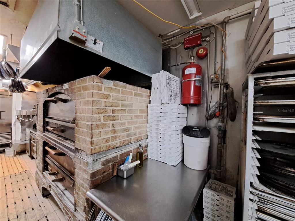 1600 Achieva Way Dunedin, FL 34698 - Photo 59 of 98 a utility room with dryer and washer