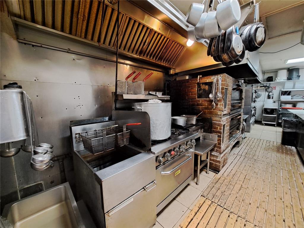 1600 Achieva Way Dunedin, FL 34698 - Photo 63 of 98 a storage room with washer and dryer
