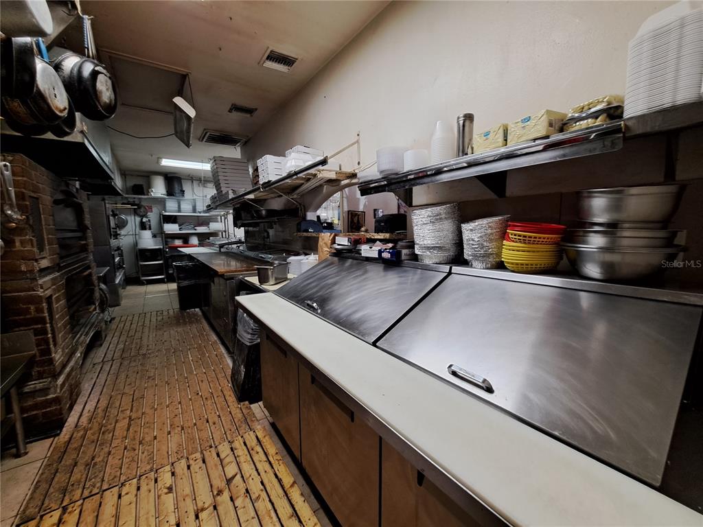 1600 Achieva Way Dunedin, FL 34698 - Photo 64 of 98 a kitchen with lots of counter top space