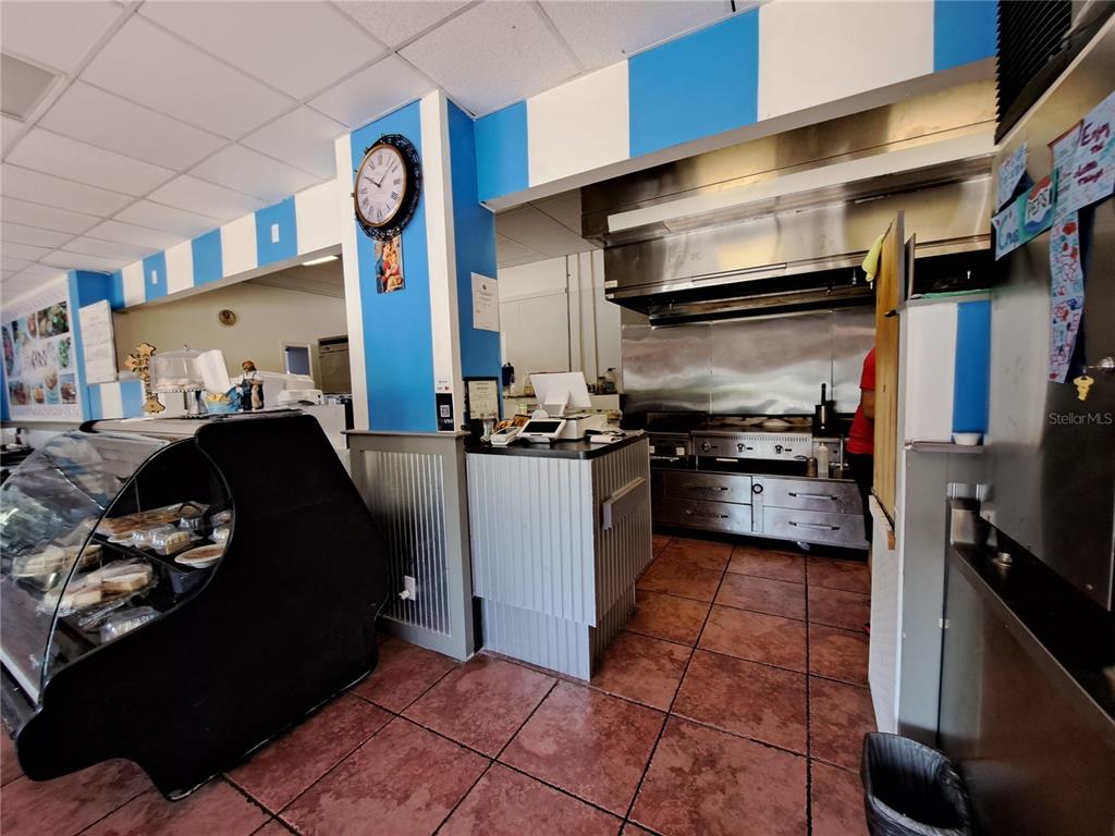 1600 Achieva Way Dunedin, FL 34698 - Photo 84 of 98 a kitchen with stainless steel appliances granite countertop a refrigerator a stove and a sink