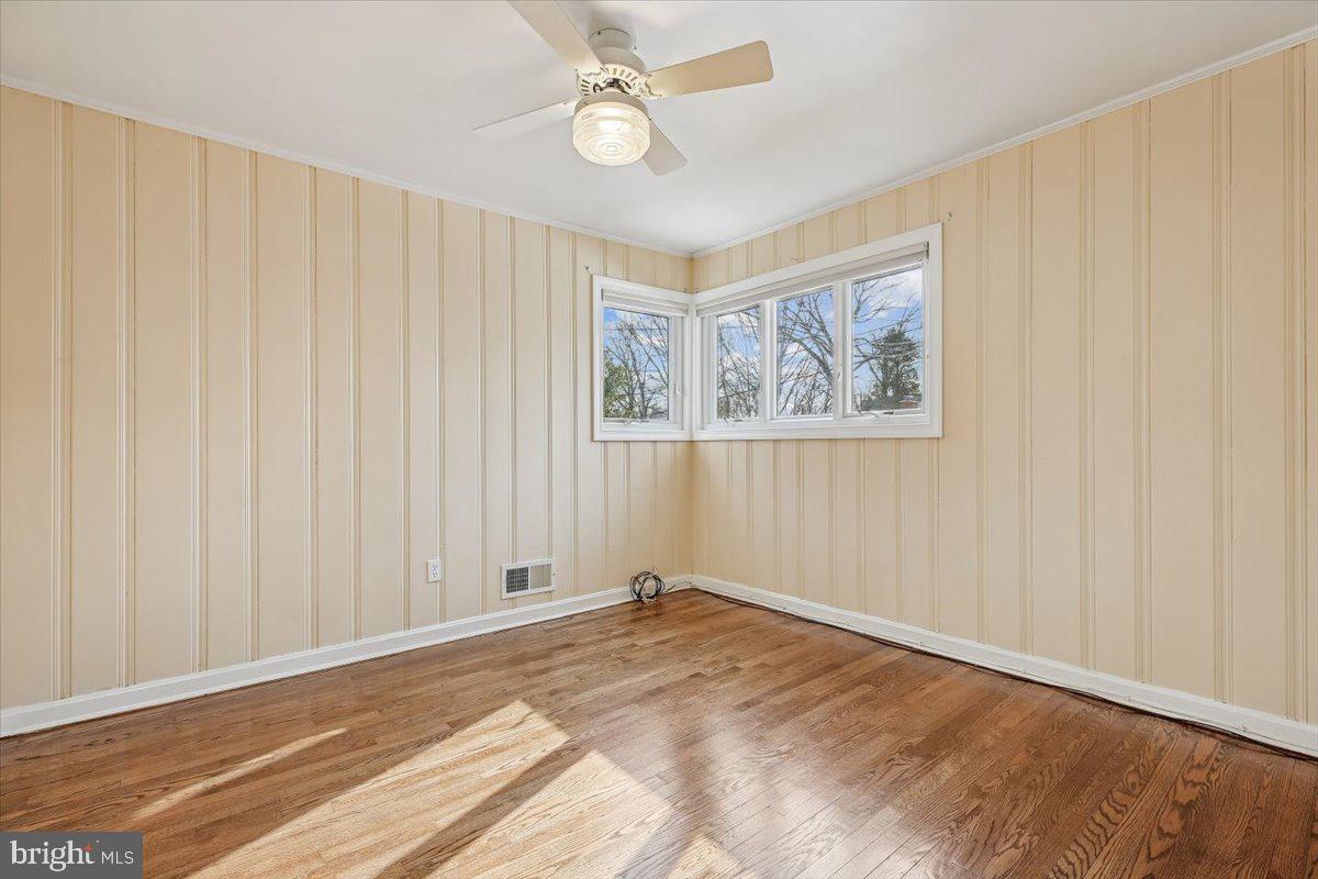 1707 Sanford Road Silver Spring, MD 20902 - Photo 27 of 55 Third Bedroom with Unique Corner Window