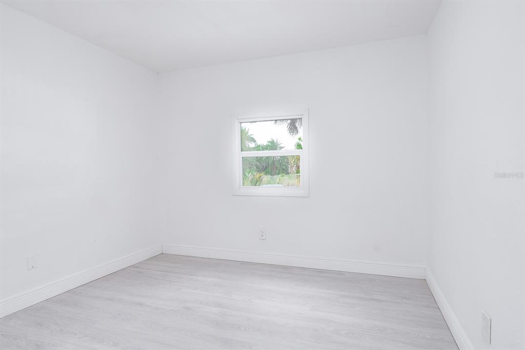 519 Williams Street Melbourne, FL 32901 - Photo 12 of 15 an empty room with a window