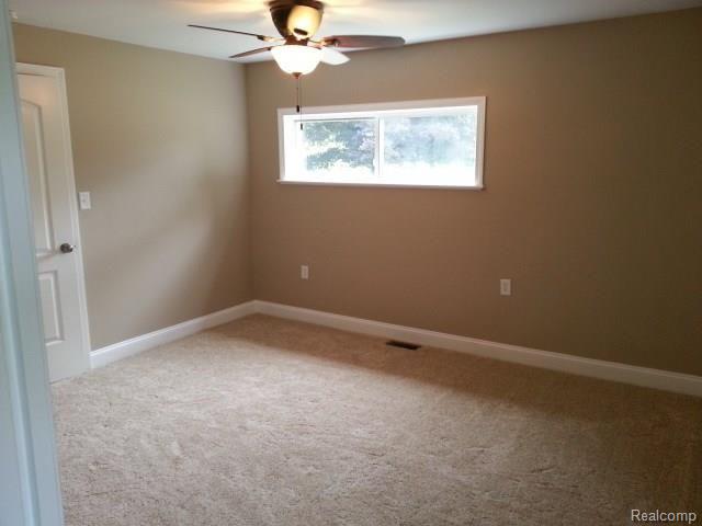 737 South Hospital Road Waterford, MI 48327 - Photo 17 of 41 20150825_124224.jpg