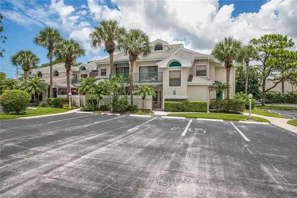 $4,200 | 81 Emerald Woods Drive, Unit M8, Naples, FL 34108