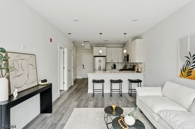 $2,365 | 140 West Webster Avenue, Unit 102, Roselle Park, NJ 07204