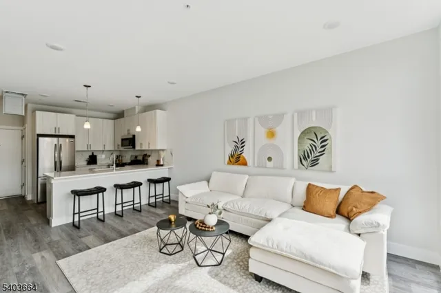 $2,365 | 140 West Webster Avenue, Unit 102, Roselle Park, NJ 07204