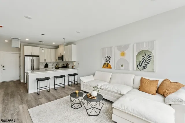 $2,365 | 140 West Webster Avenue, Unit 102, Roselle Park, NJ 07204