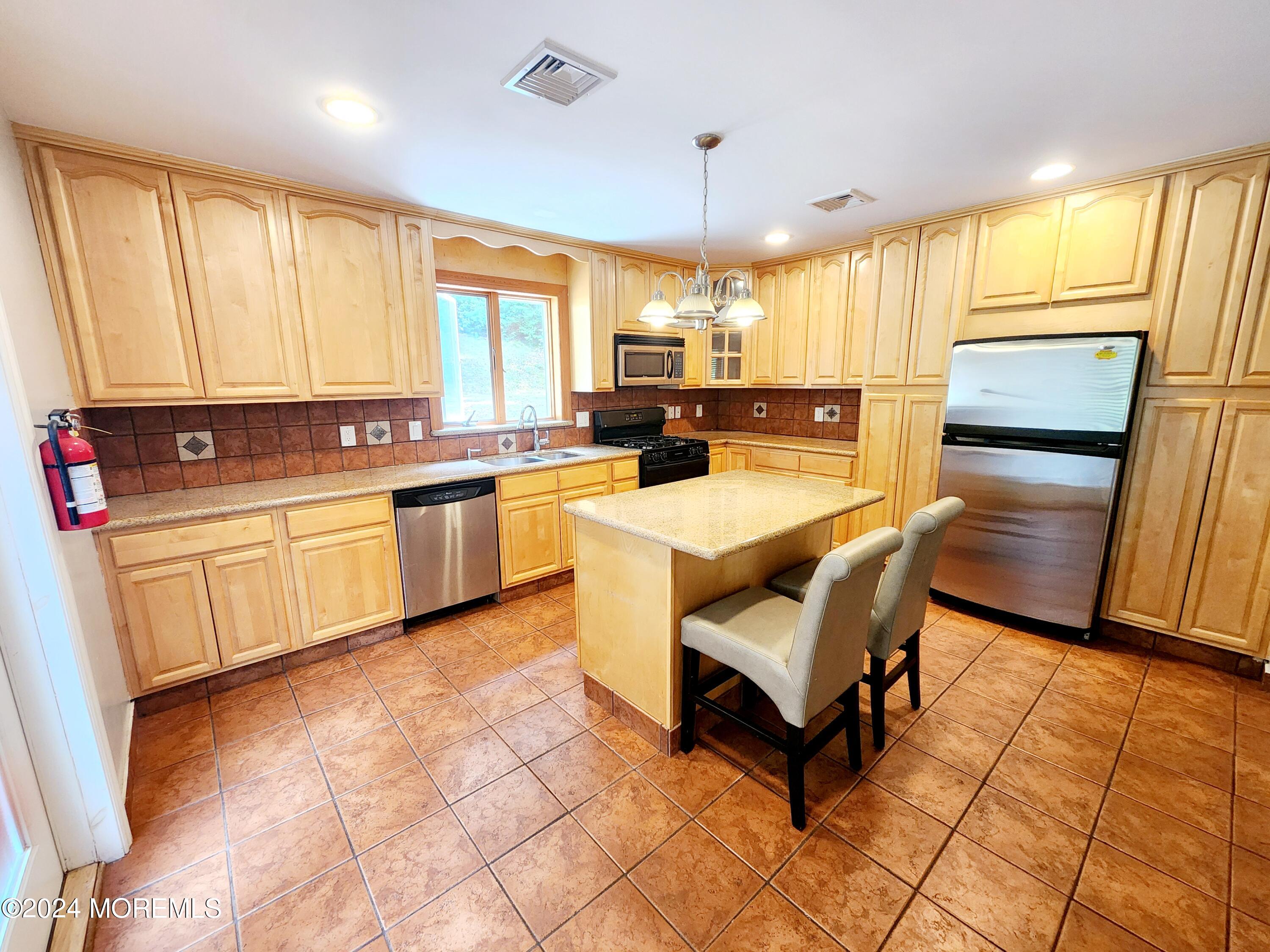 9 Francis Mills Road Freehold, NJ 07728 - Photo 6 of 39 1000011165