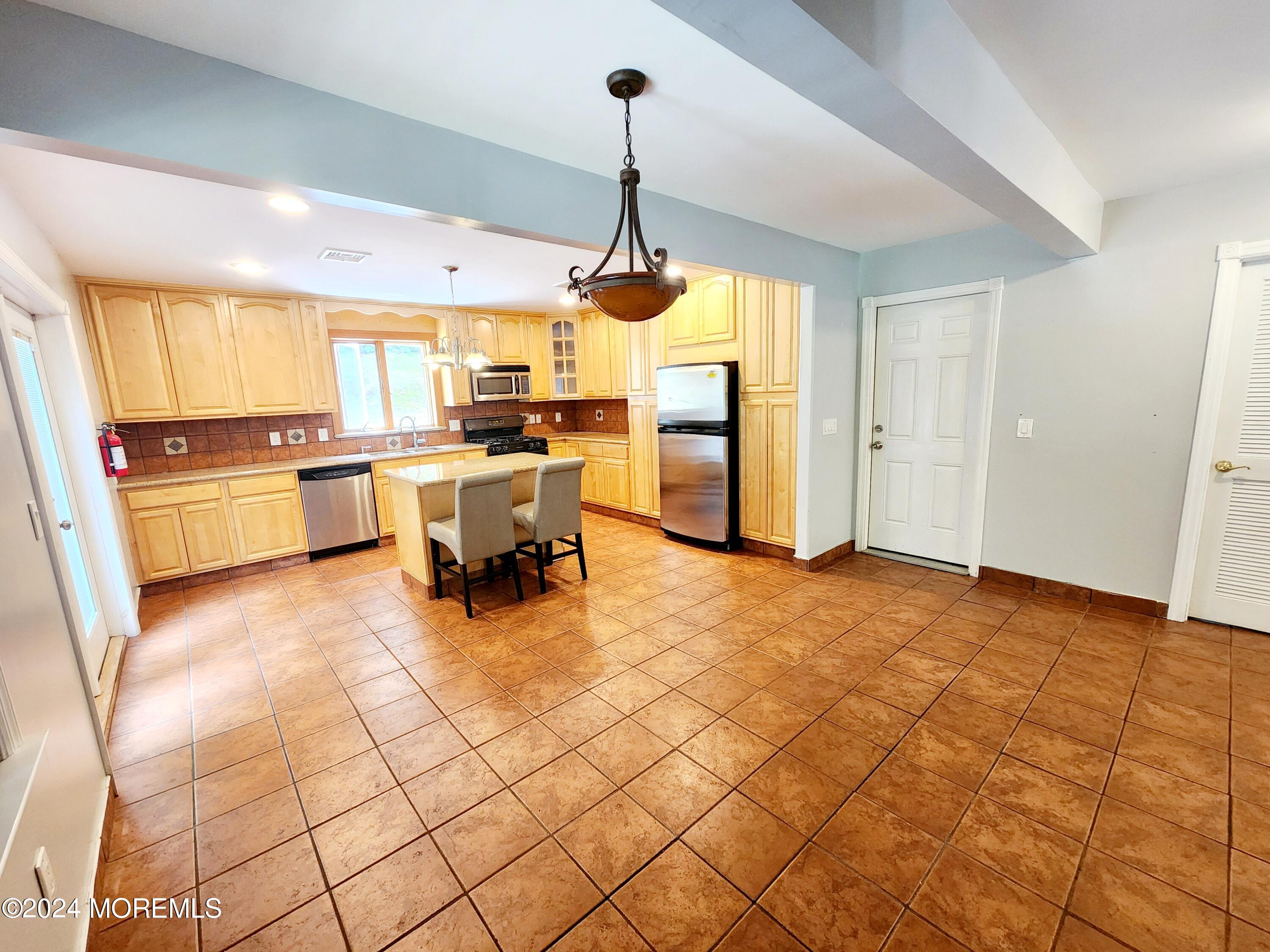 9 Francis Mills Road Freehold, NJ 07728 - Photo 10 of 39 1000011162