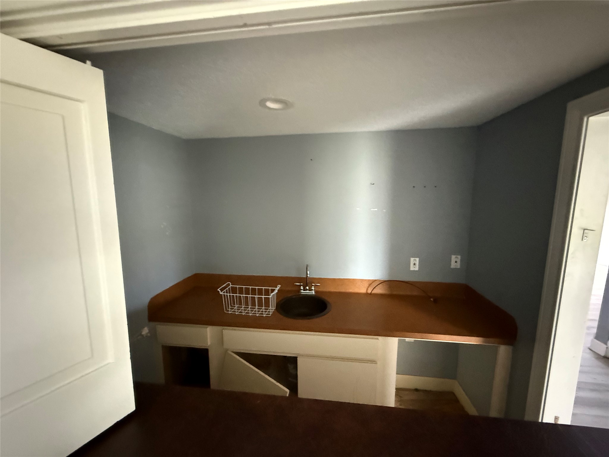8007 Northbridge Circle Spring, TX 77379 - Photo 18 of 43 Wet bar
