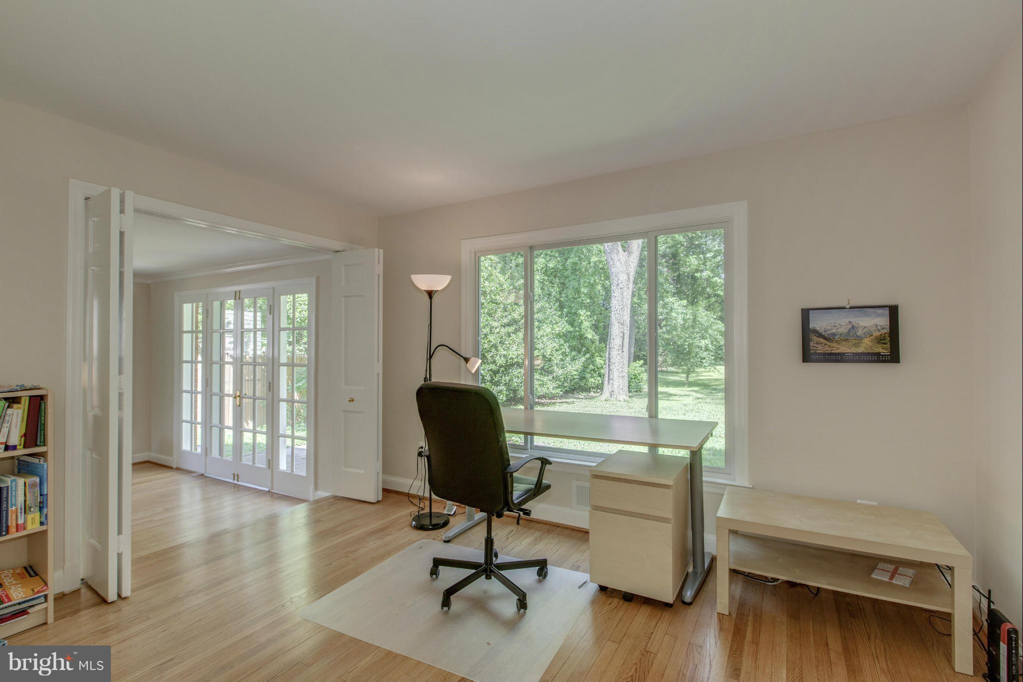 5531 Devon Road Bethesda, MD 20814 - Photo 8 of 24 Sunroom/Den
