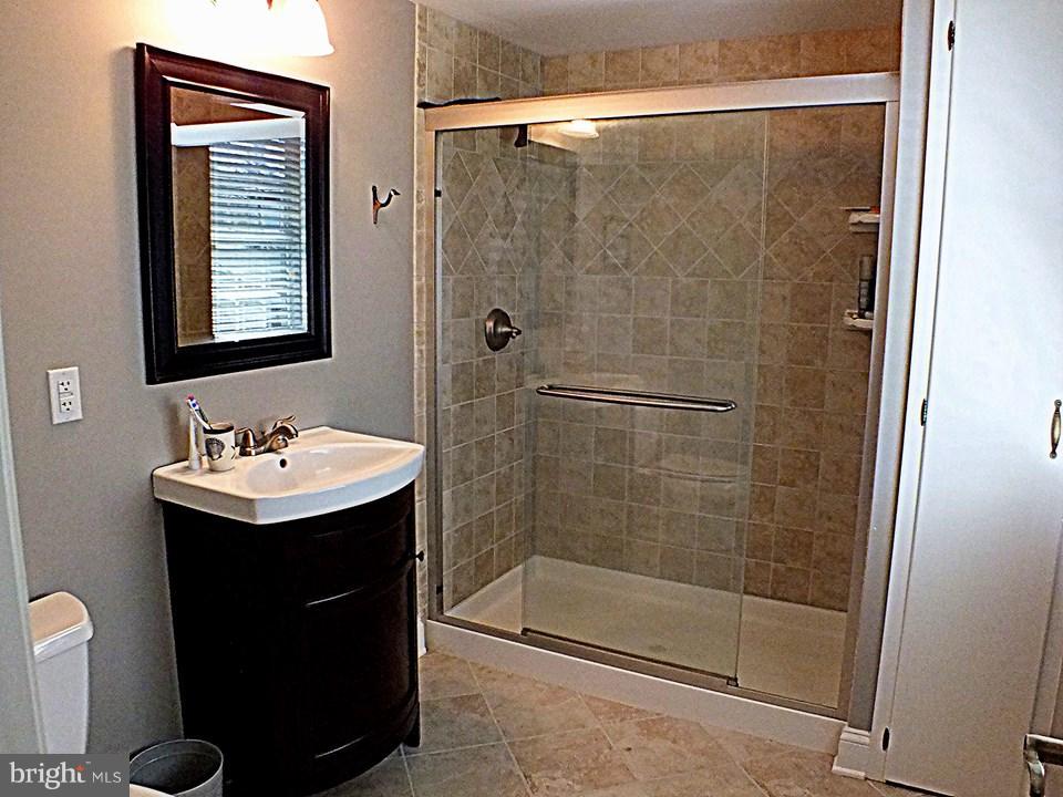 726 Twin Point Cove Road Cambridge, MD 21613 - Photo 25 of 35 Bath (Primary)