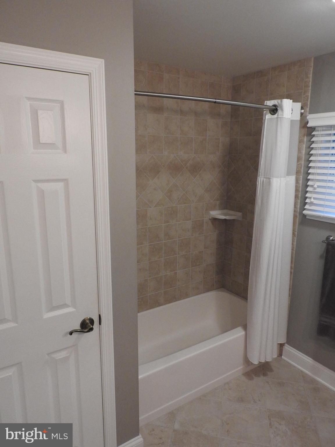 726 Twin Point Cove Road Cambridge, MD 21613 - Photo 29 of 35 Hall Bath