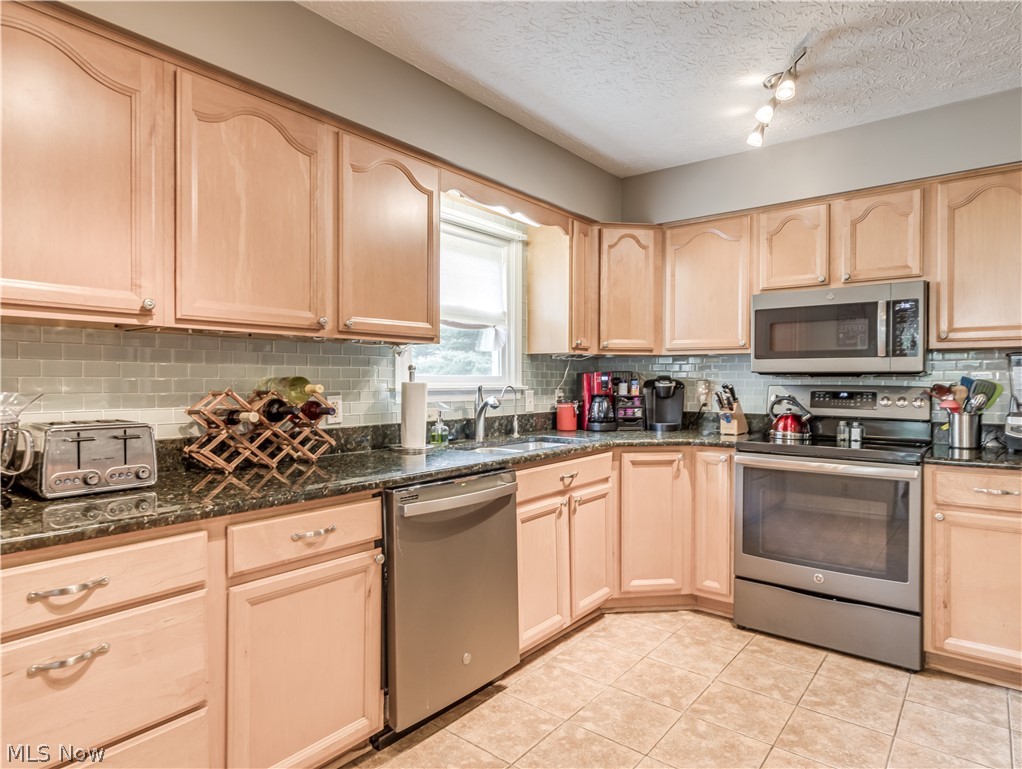 613 West Comet Road Clinton, OH 44216 - Photo 5 of 29