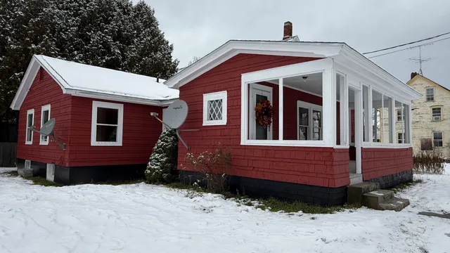 $300,000 | 5491 Vermont Rte 100, Hyde Park, VT 05655