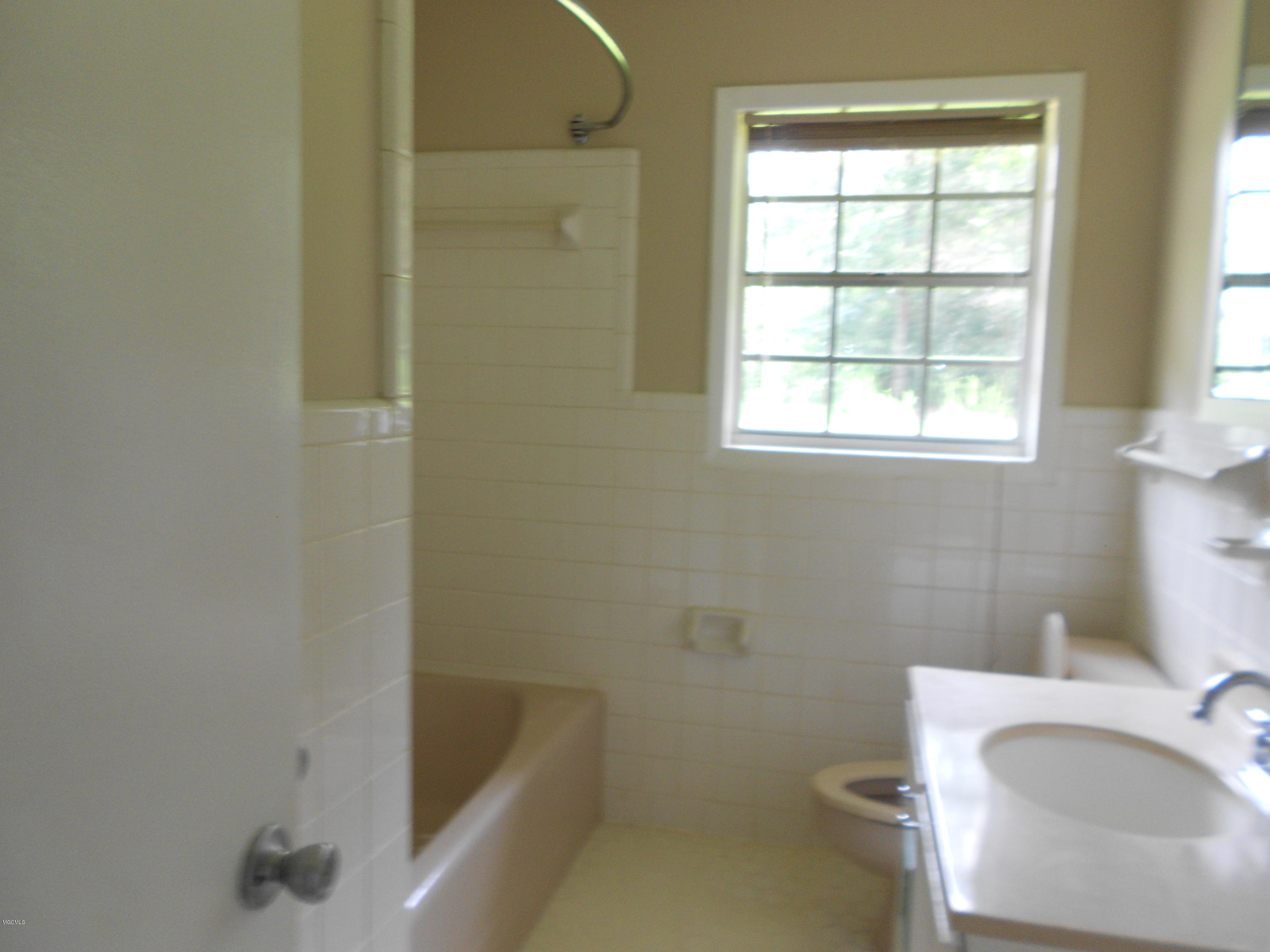 14292 John Lee Road Biloxi, MS 39532 - Photo 13 of 25 DSCN5132