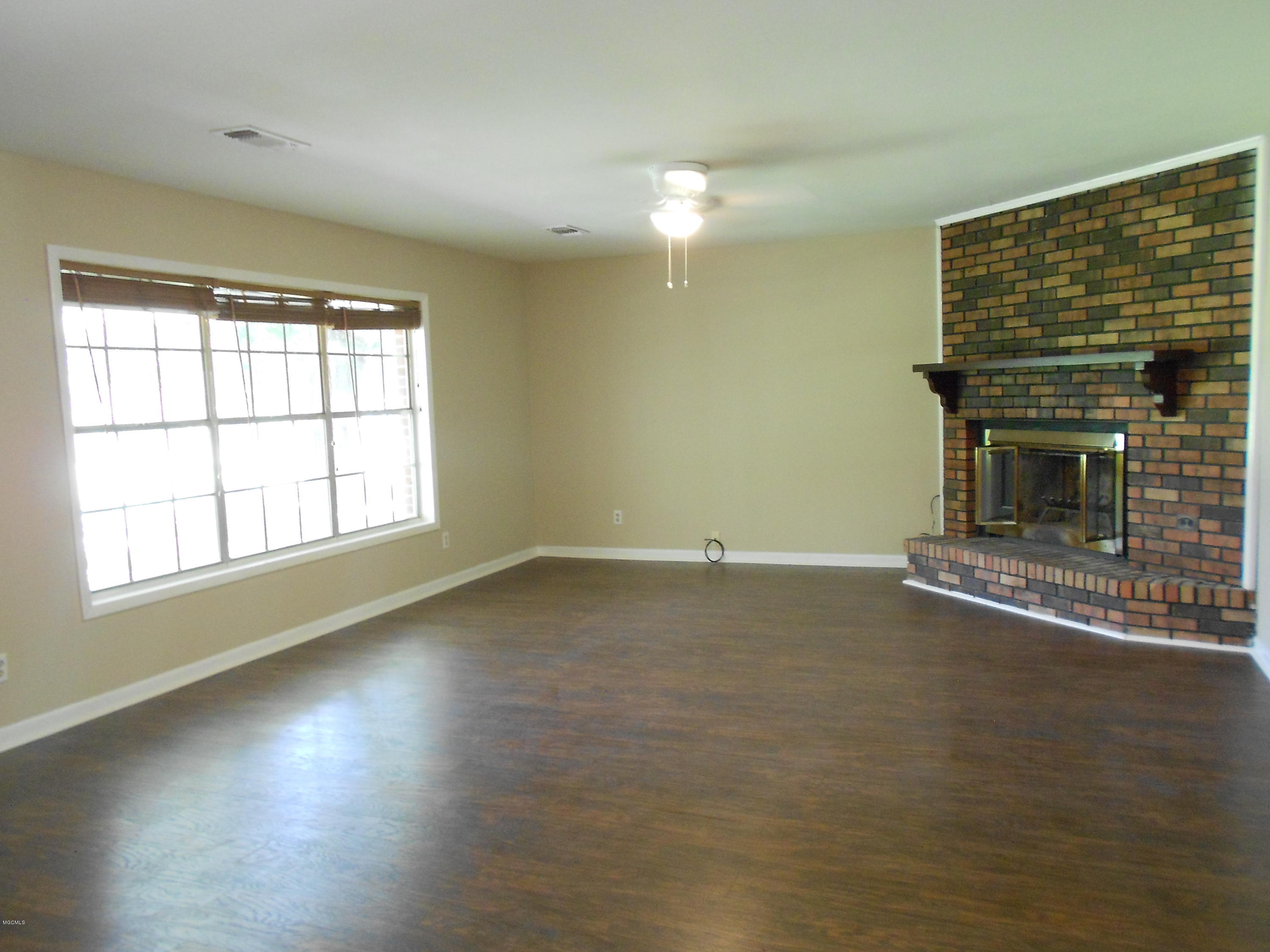 14292 John Lee Road Biloxi, MS 39532 - Photo 4 of 25 DSCN5310
