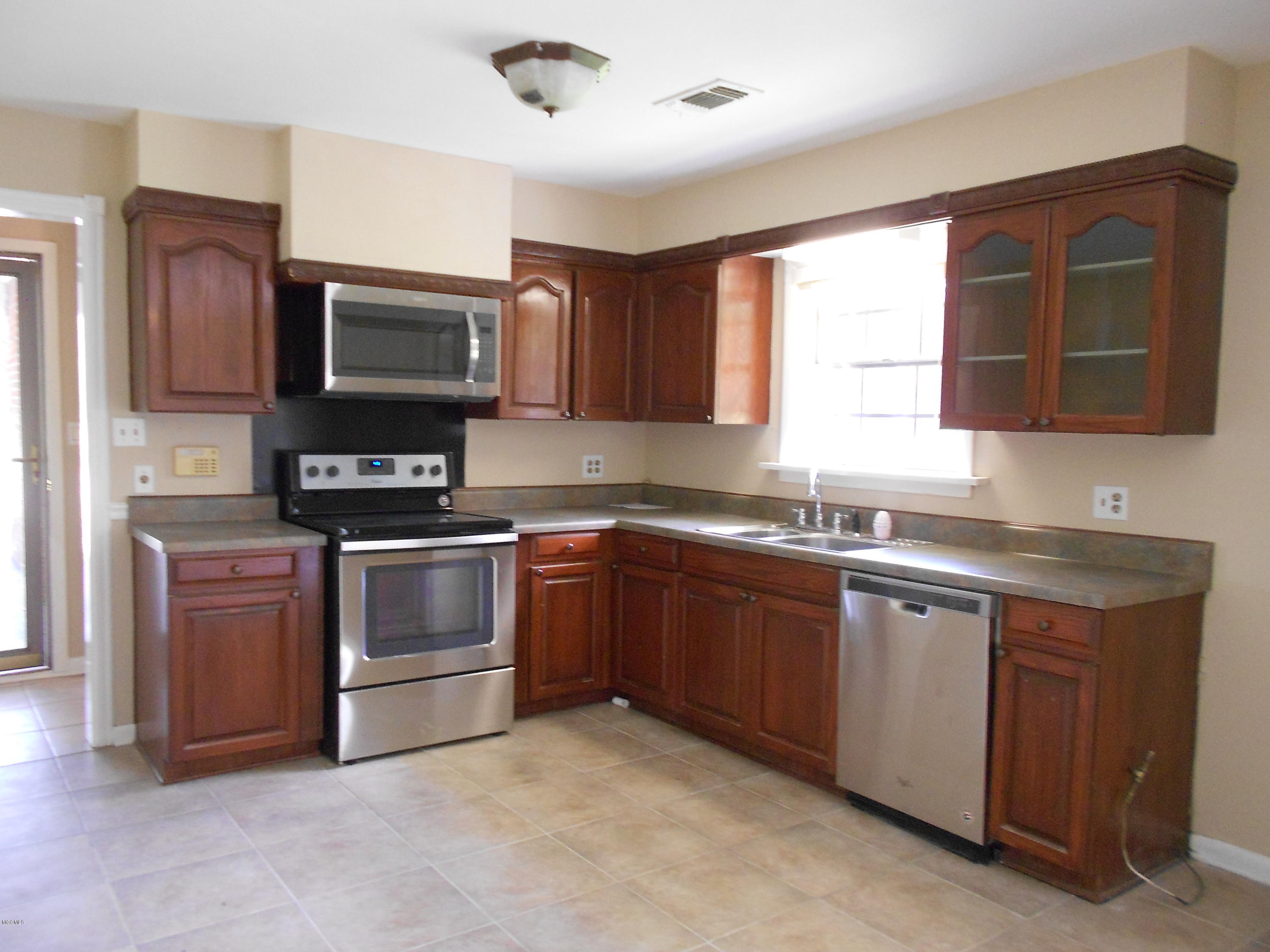 14292 John Lee Road Biloxi, MS 39532 - Photo 7 of 25 DSCN5297