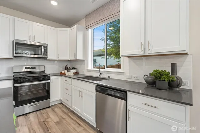 $754,990 | 17505 Northeast Midnight Sun Loop, Poulsbo, WA 98370