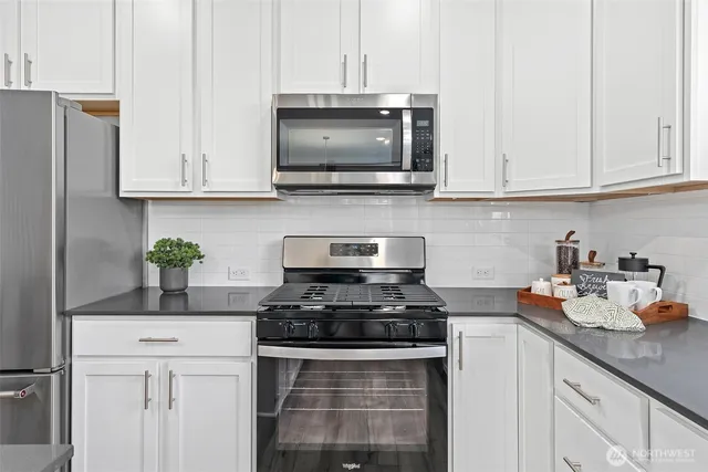 $754,990 | 17505 Northeast Midnight Sun Loop, Poulsbo, WA 98370