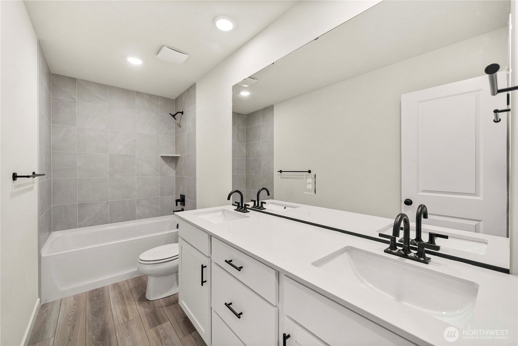 17505 Northeast Midnight Sun Loop Poulsbo, WA 98370 - Photo 32 of 40