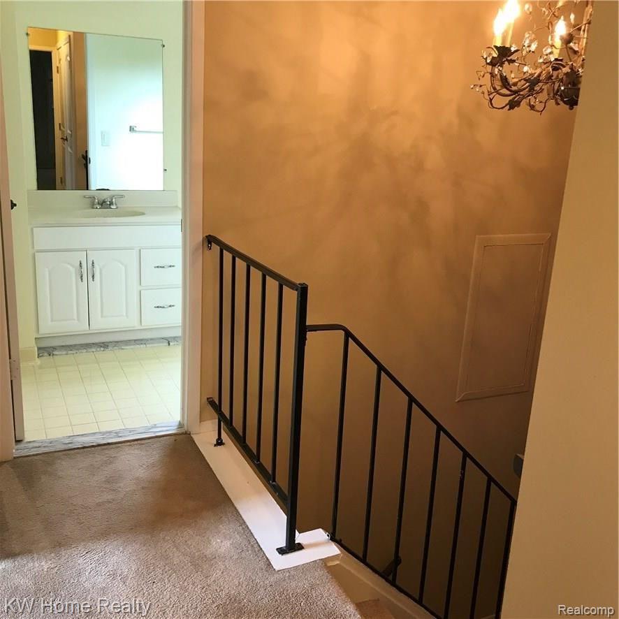 1352 Crescent Lane Rochester, MI 48306 - Photo 27 of 58 Top of Steps leads to Main Bath, 2 bedrooms, and Master Bedroom.