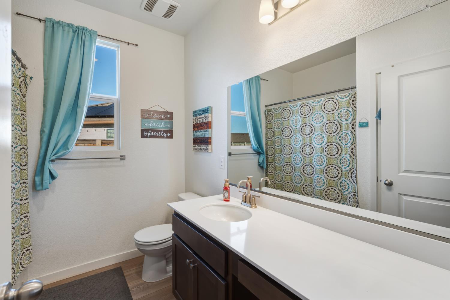 1485 Stepney Way Plumas Lake, CA 95961 - Photo 19 of 27 First bathroom