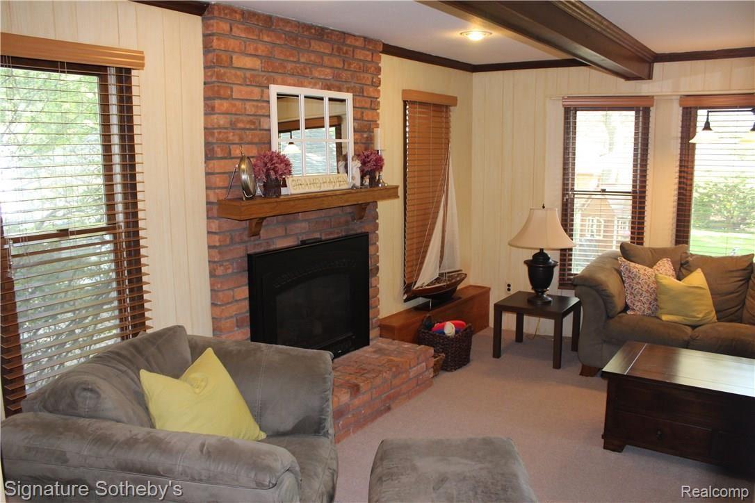 1748 Prestwick Road Grosse Pointe, MI 48236 - Photo 10 of 24 IMG_0988.jpg