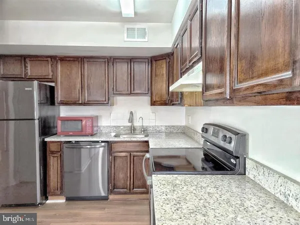 $2,600 | 4570 Conwell Drive, Unit 207, Annandale, VA 22003