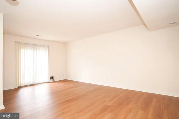 $2,600 | 4570 Conwell Drive, Unit 207, Annandale, VA 22003