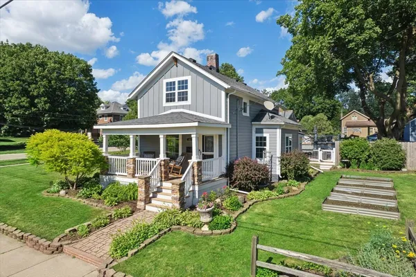 $359,900 | 60 North Wisconsin Street, Carpentersville, IL 60110