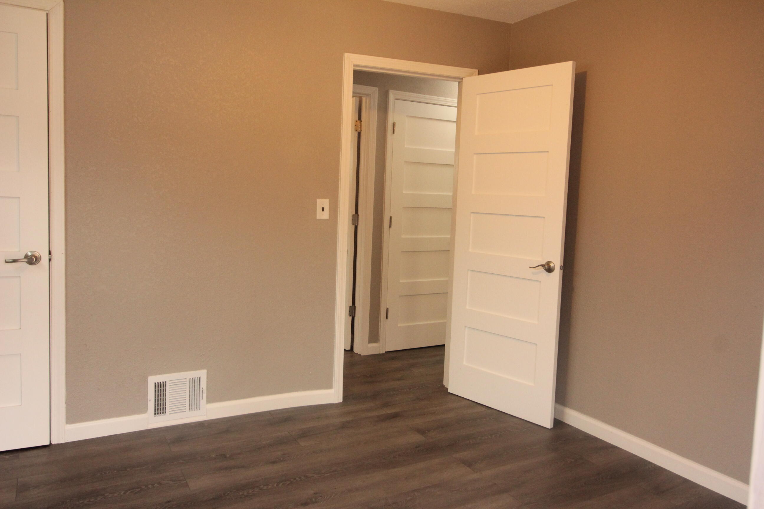 3749 South 48th Street Milwaukee, WI 53220 - Photo 8 of 19 IMG_0279