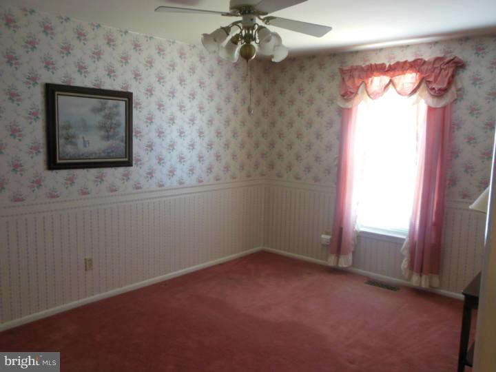 127 Greendale Road Philadelphia, PA 19154 - Photo 5 of 11 Bedroom - Main