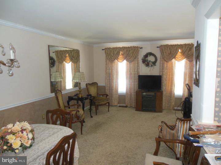 127 Greendale Road Philadelphia, PA 19154 - Photo 7 of 11 Family Room