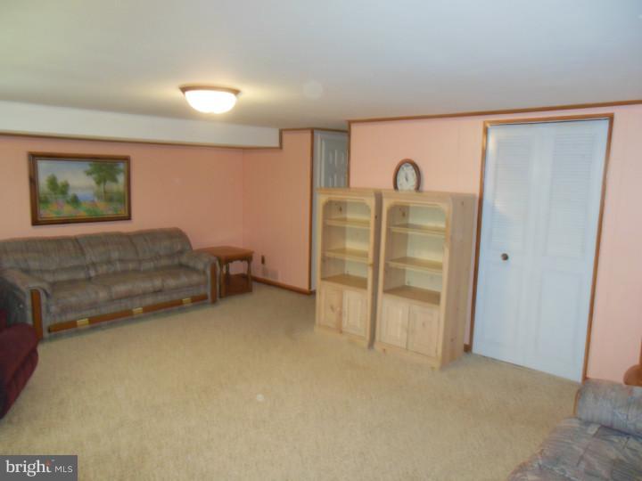 127 Greendale Road Philadelphia, PA 19154 - Photo 10 of 11 Basement - Finished