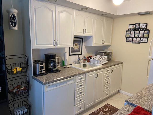 4042 Exeter C Boca Raton, FL 33434 - Photo 5 of 13 KITCHEN