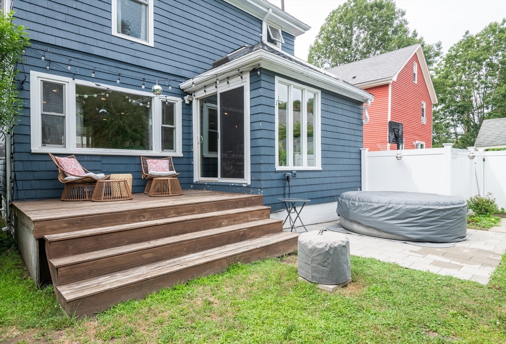 35 Central Street Middleton, MA 01949 - Photo 6 of 42 a front view of a house with garden
