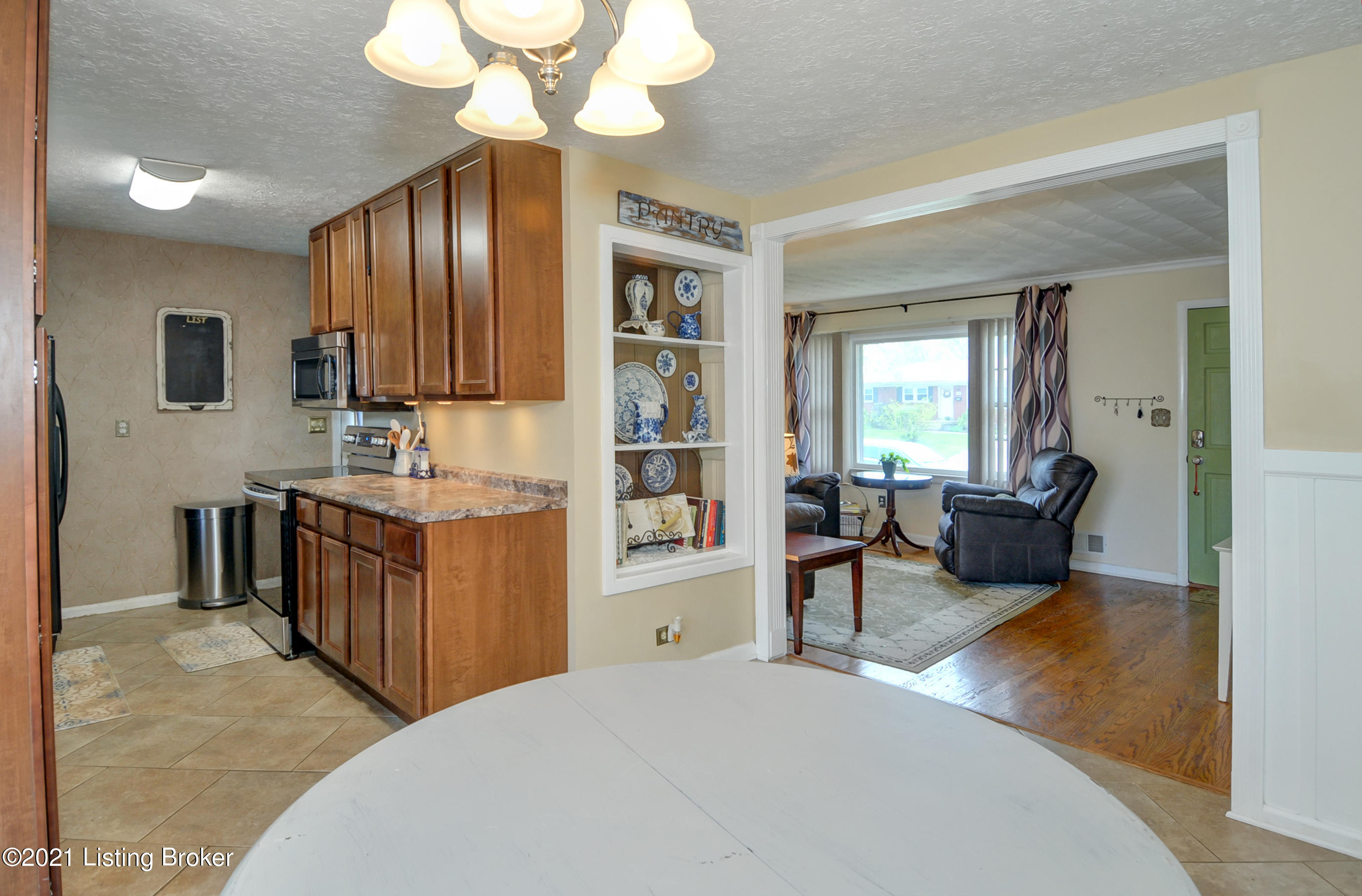 6309 Hunters Grove Road Louisville, KY 40216 - Photo 11 of 36 6309HuntersGroveRd-11