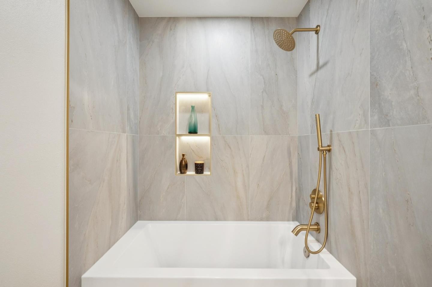 135 Troon Way Half Moon Bay, CA 94019 - Photo 33 of 44 a bathroom with a bathtub