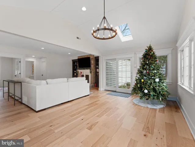 $1,275,000 | 236 Carraige Hill Road, Moorestown, NJ 08057